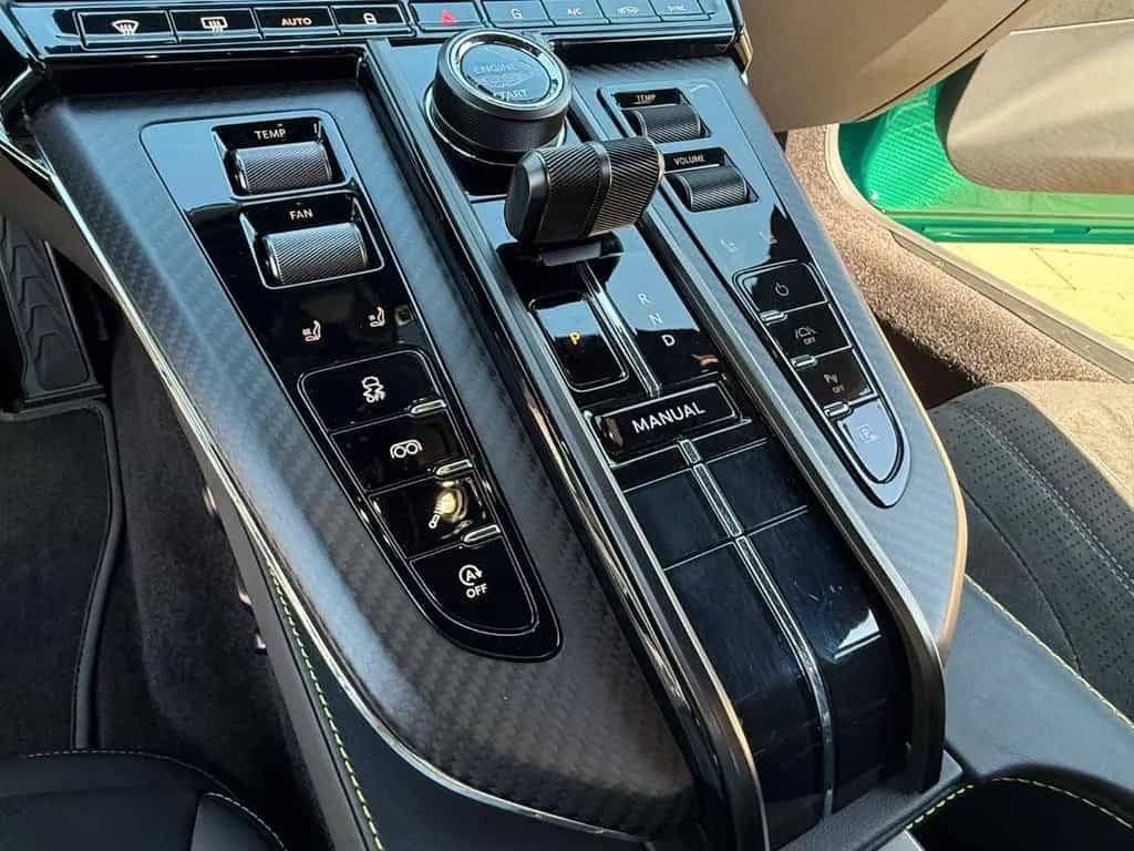 Aston Martin V8 Vantage / CARBON / VOLL / NP 270 T€ / TRAUM! 06/2024-photo-38