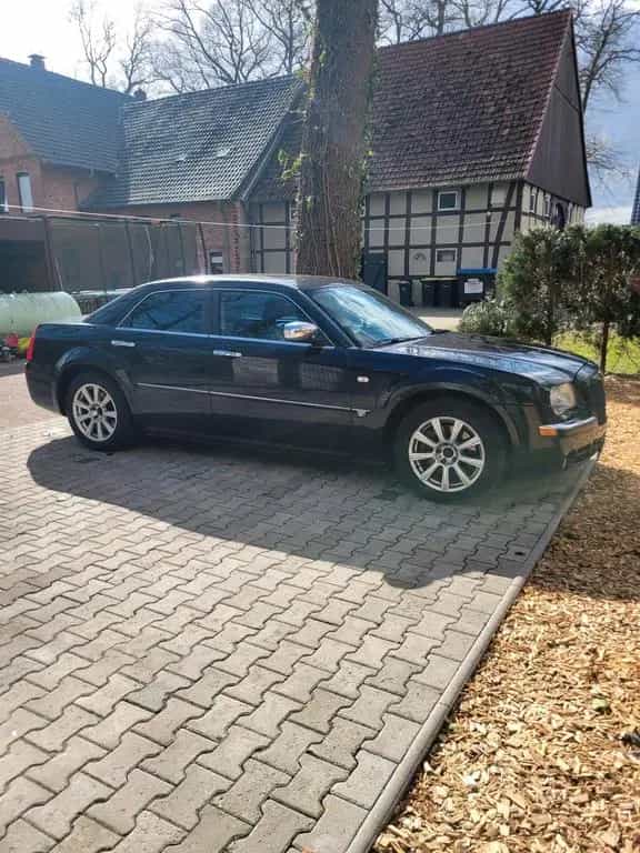 Chrysler 300C 5.7 V8 HEMI 11/2004-photo-1