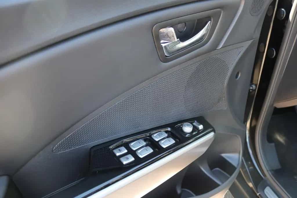 Ssangyong Tivoli 1.6 e-XDi 160 /KAMERA/LEDER/LED 12/2015-photo-16