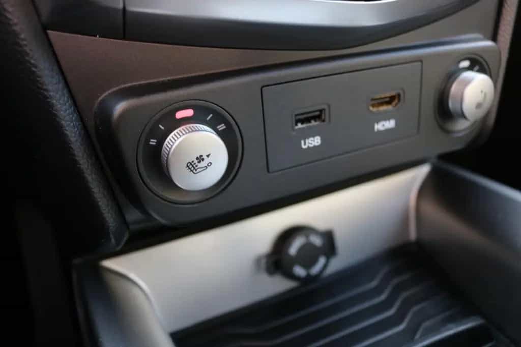 Ssangyong Tivoli 1.6 e-XDi 160 /KAMERA/LEDER/LED 12/2015-photo-18