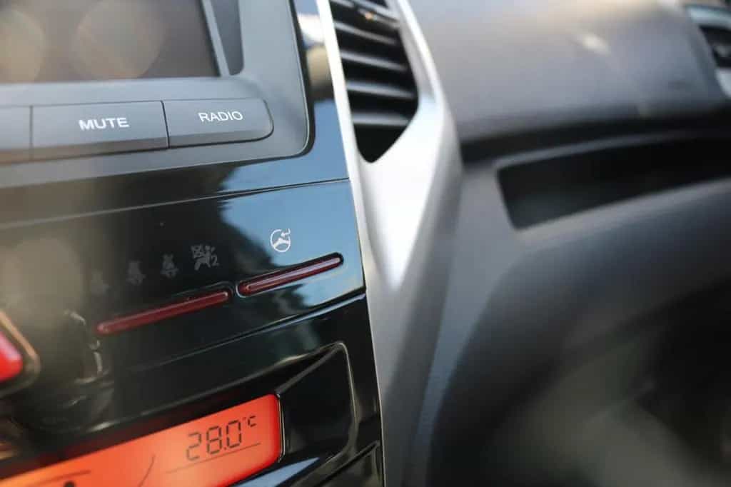 Ssangyong Tivoli 1.6 e-XDi 160 /KAMERA/LEDER/LED 12/2015-photo-22