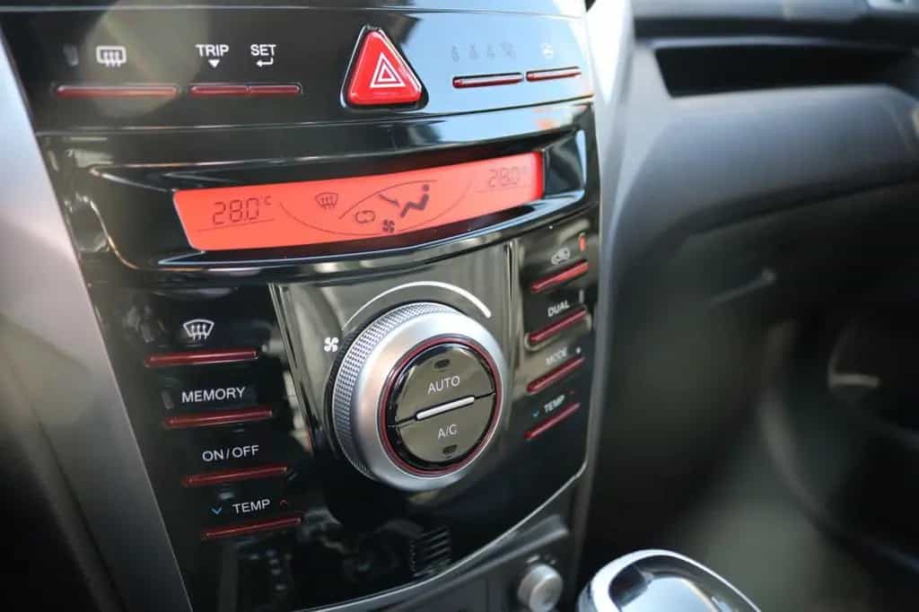 Ssangyong Tivoli 1.6 e-XDi 160 /KAMERA/LEDER/LED 12/2015-photo-25