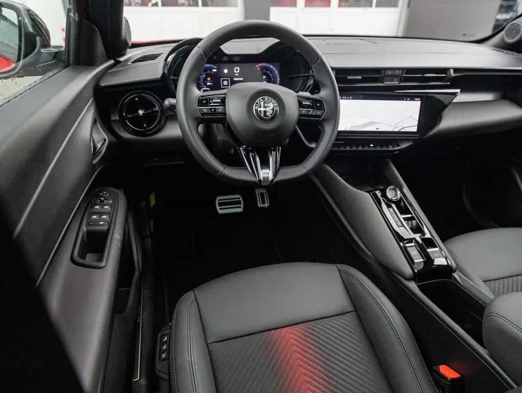 Alfa Romeo Junior Ibrida Speciale 02/2026-photo-16