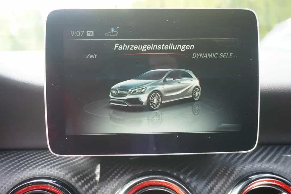 Mercedes-Benz A 45 AMG A45 AMG 4Matic LED HarmanKardon Panorama Navi 04/2017-photo-24