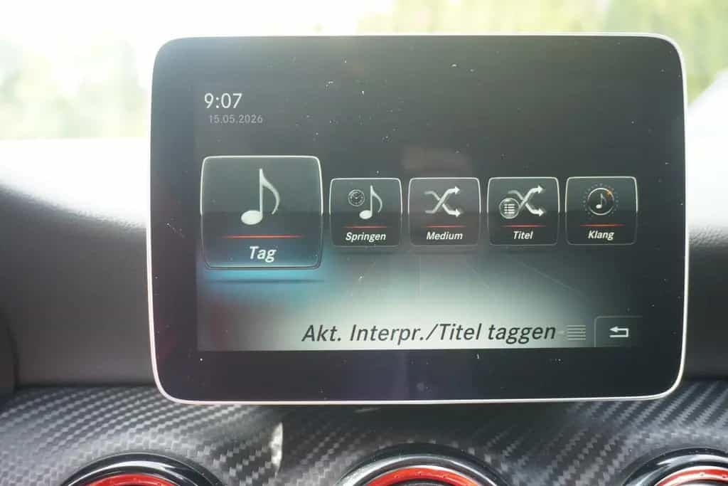 Mercedes-Benz A 45 AMG A45 AMG 4Matic LED HarmanKardon Panorama Navi 04/2017-photo-26