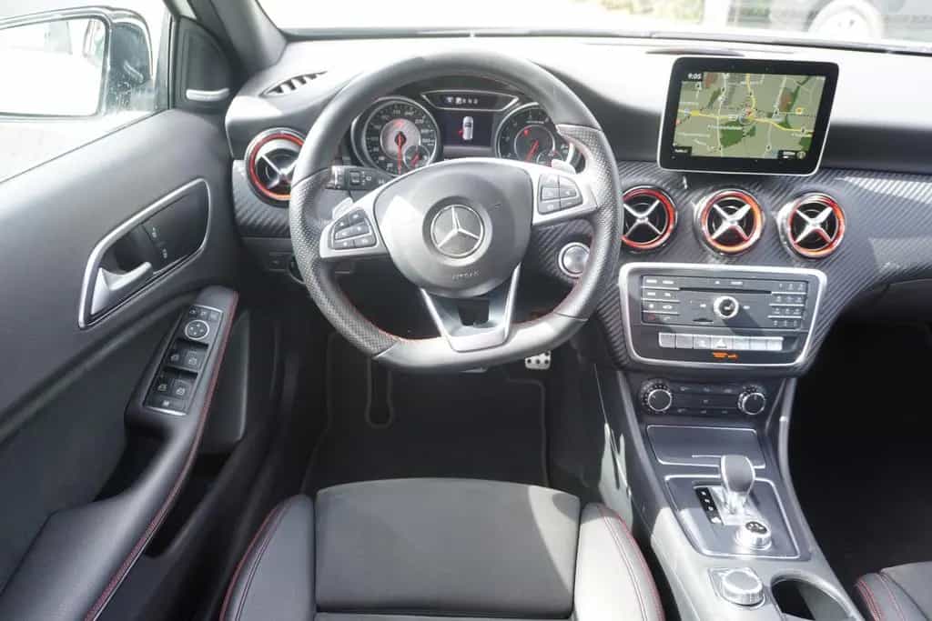 Mercedes-Benz A 45 AMG A45 AMG 4Matic LED HarmanKardon Panorama Navi 04/2017-photo-9