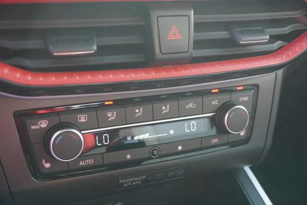 Seat Arona 1.5 TSI FR DSG LED Navi Sitzheizung ACC 03/2023-photo-21