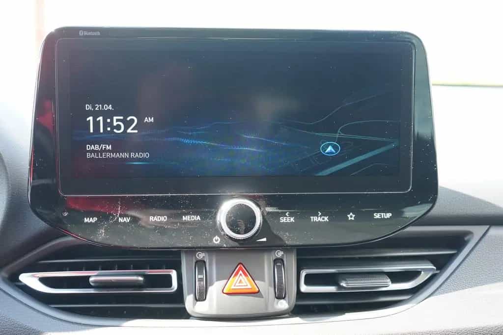 Hyundai i30 Kombi 1.5  Mild-Hybrid Navi LED Kamera DAB 12/2020-photo-14