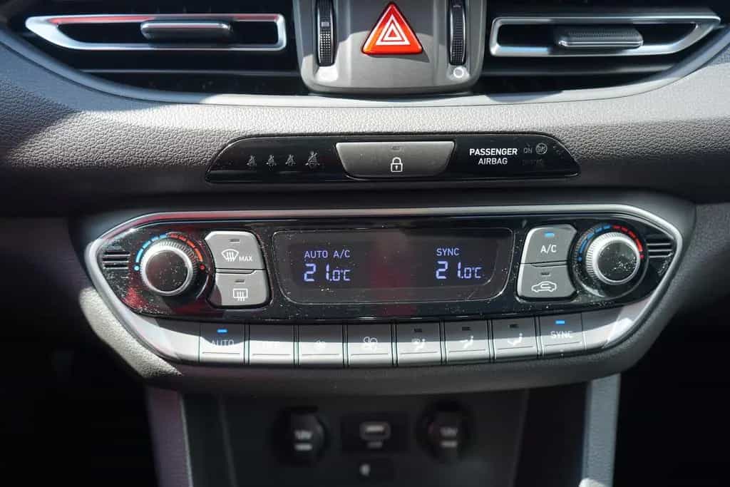Hyundai i30 Kombi 1.5  Mild-Hybrid Navi LED Kamera DAB 12/2020-photo-19