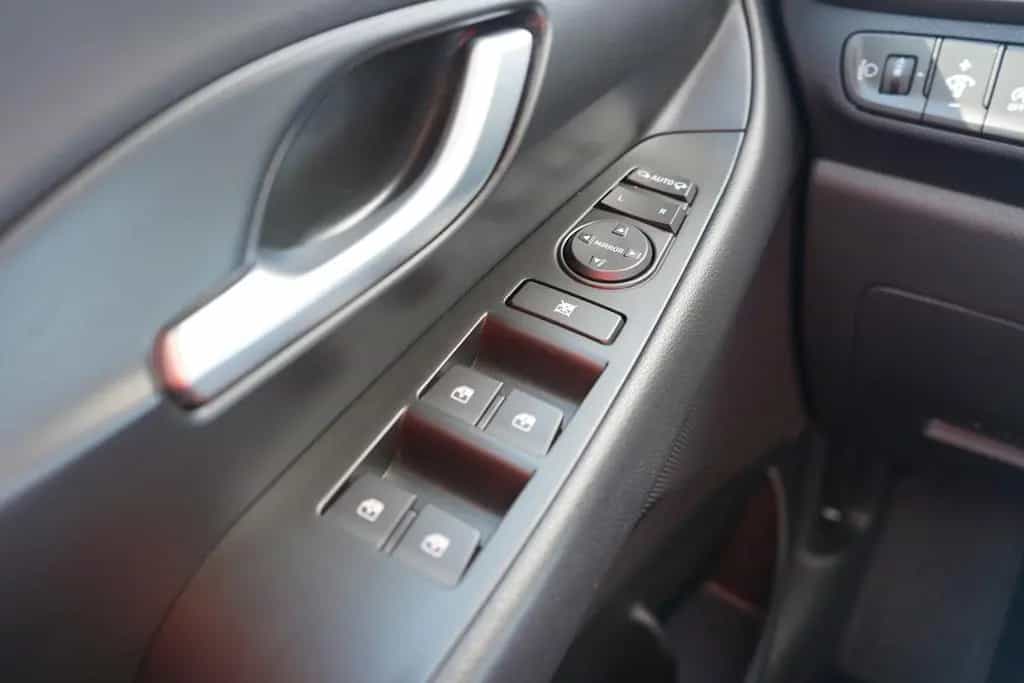 Hyundai i30 Kombi 1.5  Mild-Hybrid Navi LED Kamera DAB 12/2020-photo-31