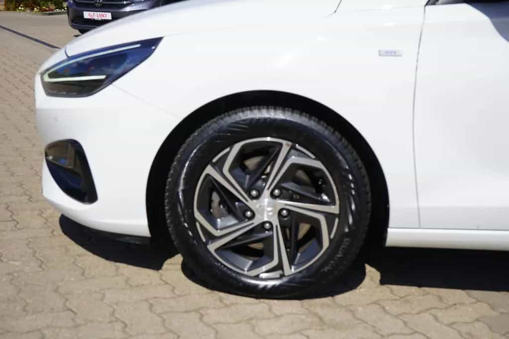 Hyundai i30 Kombi 1.5  Mild-Hybrid Navi LED Kamera DAB 12/2020-photo-40