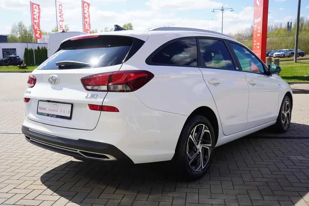 Hyundai i30 Kombi 1.5  Mild-Hybrid Navi LED Kamera DAB 12/2020-photo-5