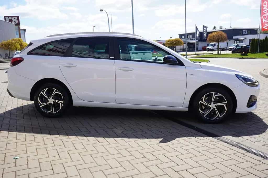 Hyundai i30 Kombi 1.5  Mild-Hybrid Navi LED Kamera DAB 12/2020-photo-6