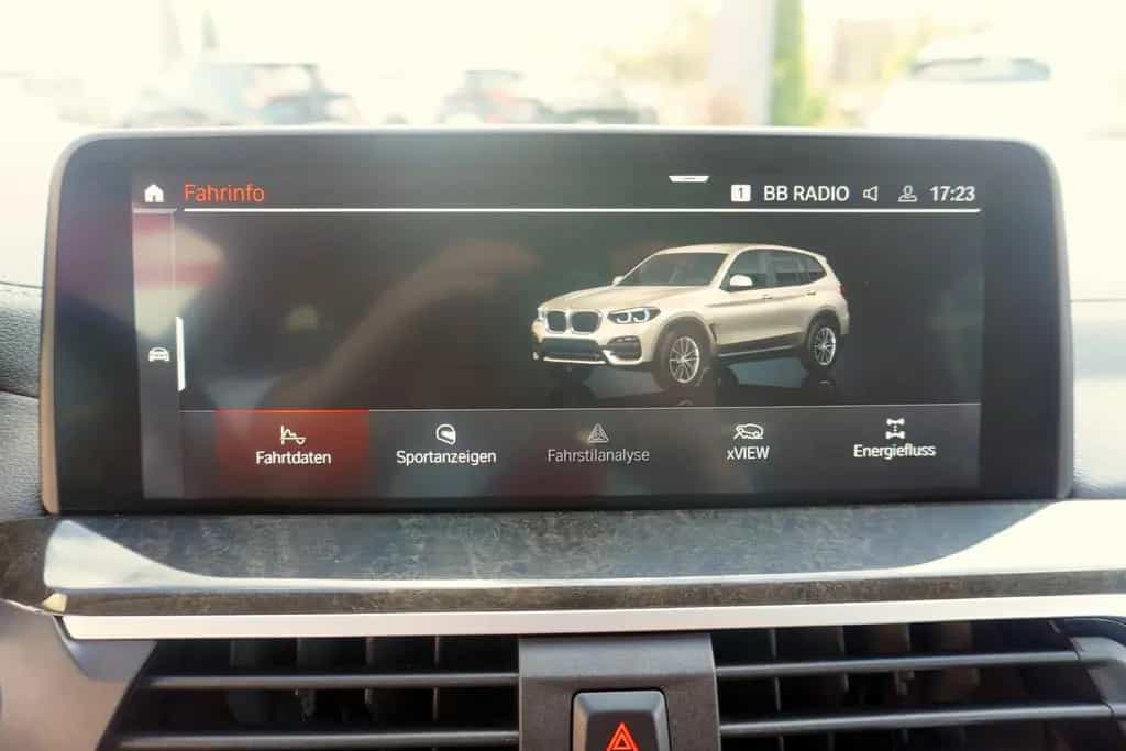 BMW X3 xDrive 20 i Luxury Line LED Navi AHK Kamera 07/2021-photo-32