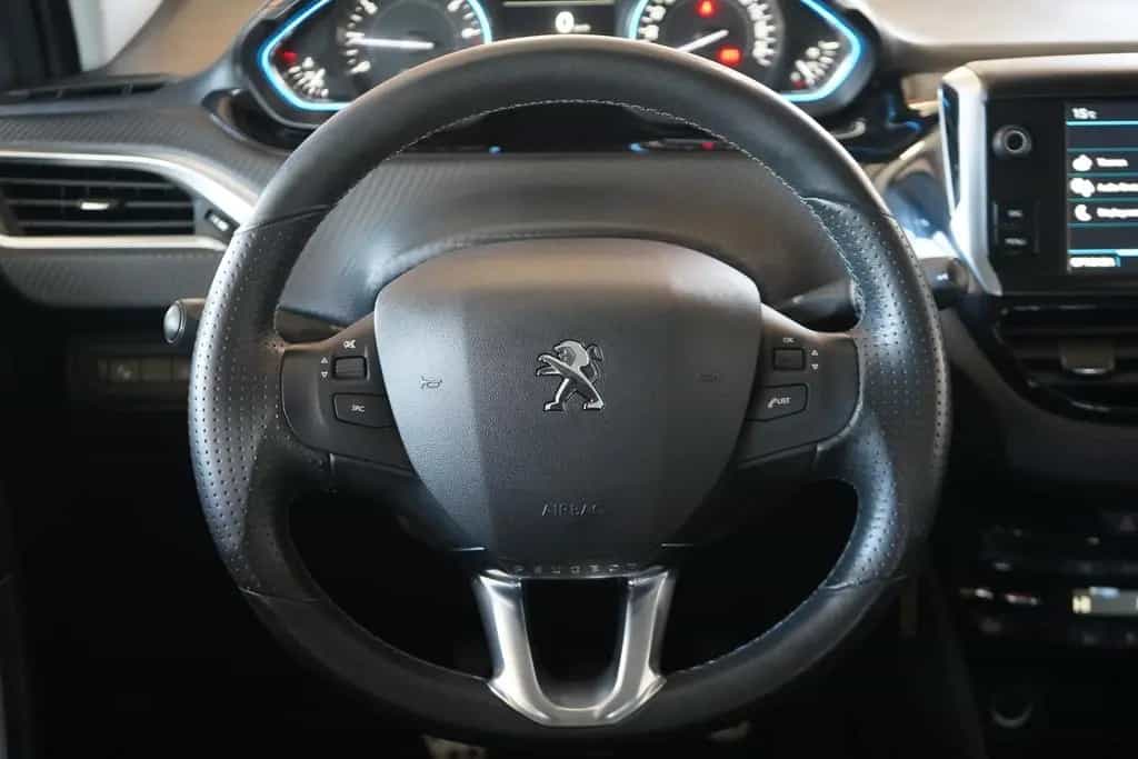 Peugeot 2008 1.2 PureTech Allure Navi Panorama Alcantara 02/2019-photo-13