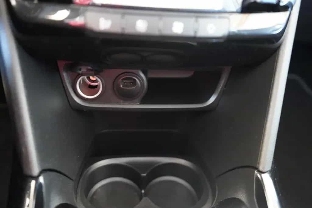 Peugeot 2008 1.2 PureTech Allure Navi Panorama Alcantara 02/2019-photo-19