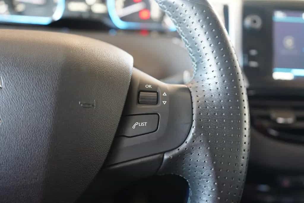 Peugeot 2008 1.2 PureTech Allure Navi Panorama Alcantara 02/2019-photo-23