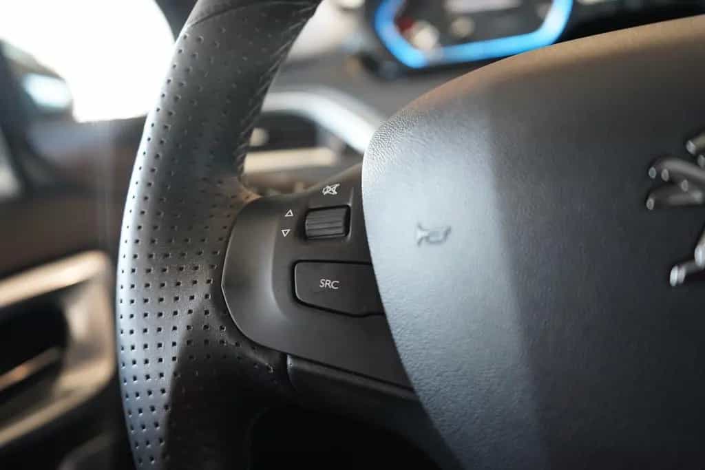 Peugeot 2008 1.2 PureTech Allure Navi Panorama Alcantara 02/2019-photo-24