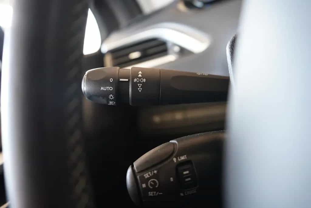 Peugeot 2008 1.2 PureTech Allure Navi Panorama Alcantara 02/2019-photo-25