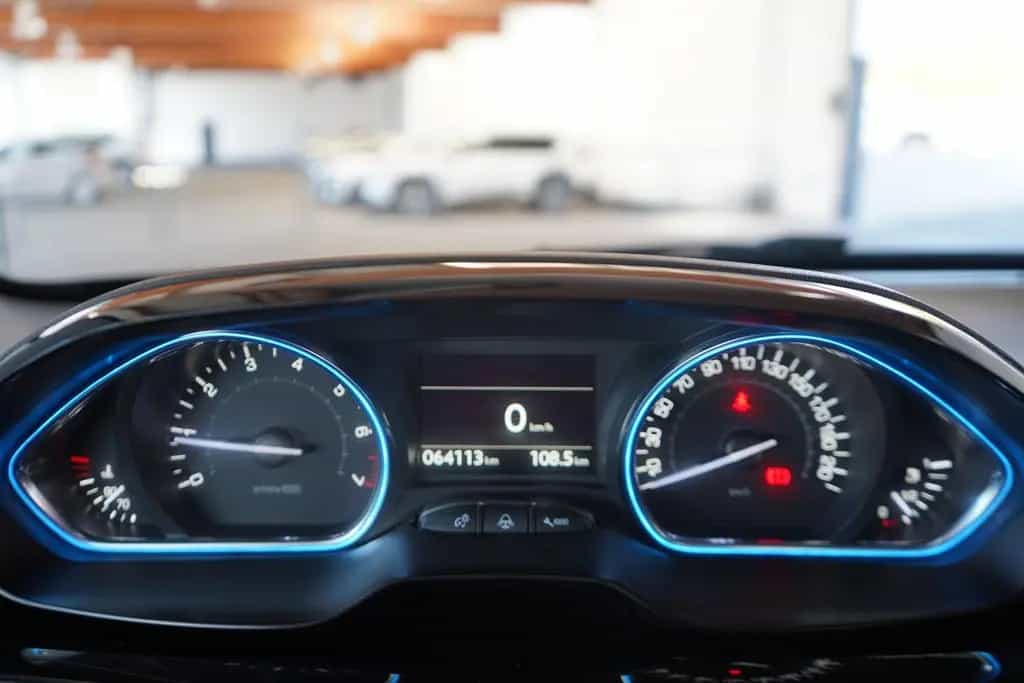 Peugeot 2008 1.2 PureTech Allure Navi Panorama Alcantara 02/2019-photo-26