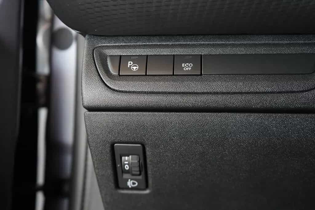Peugeot 2008 1.2 PureTech Allure Navi Panorama Alcantara 02/2019-photo-27