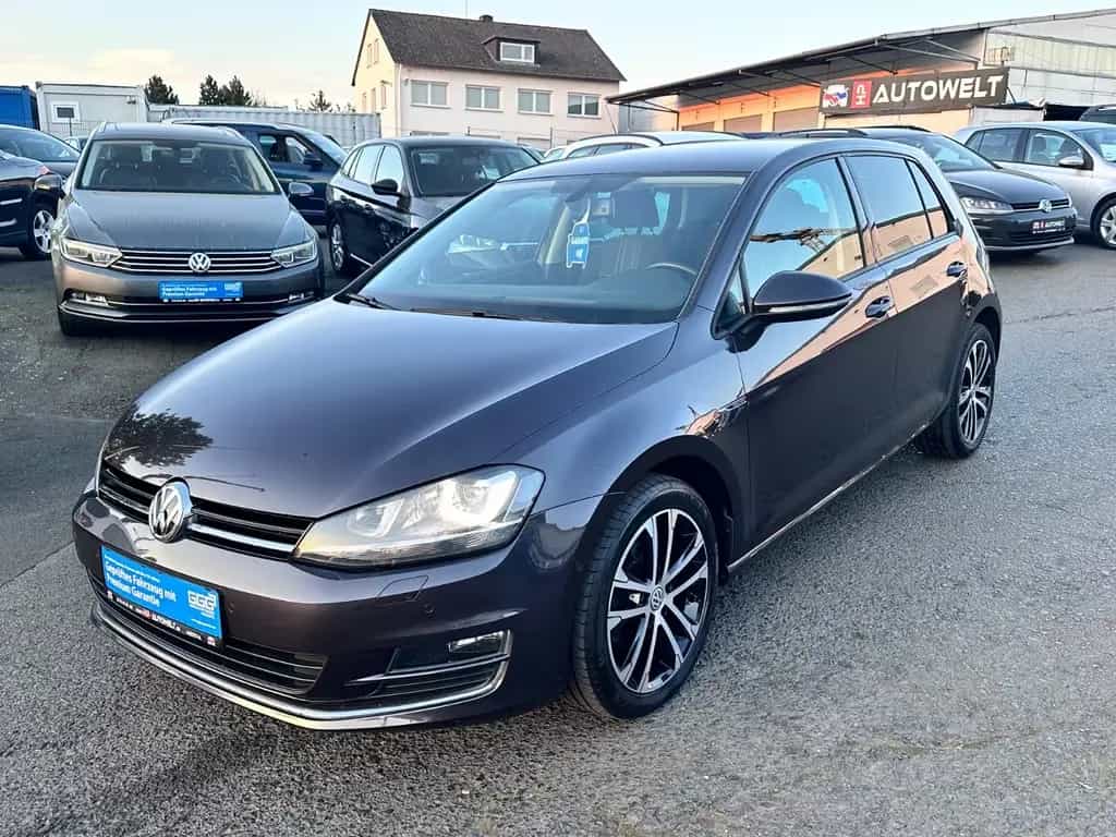 Volkswagen Golf VII 110PS Lounge SitzHz Navi PDC CarPlay 10/2015-photo-0