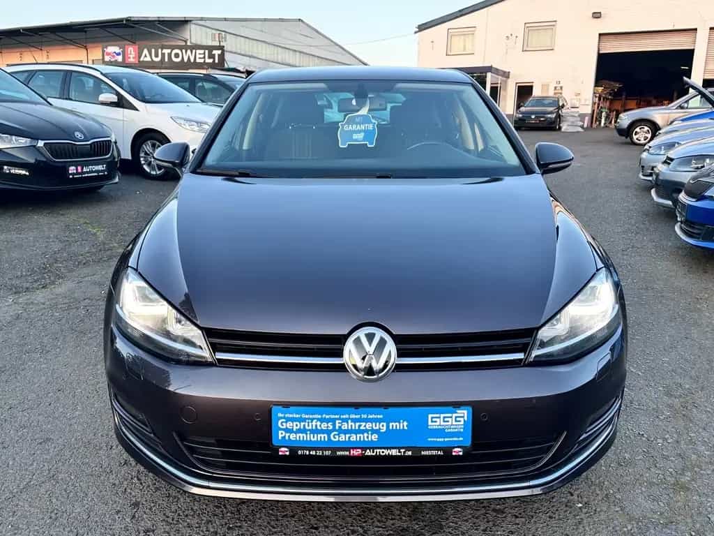Volkswagen Golf VII 110PS Lounge SitzHz Navi PDC CarPlay 10/2015-photo-1