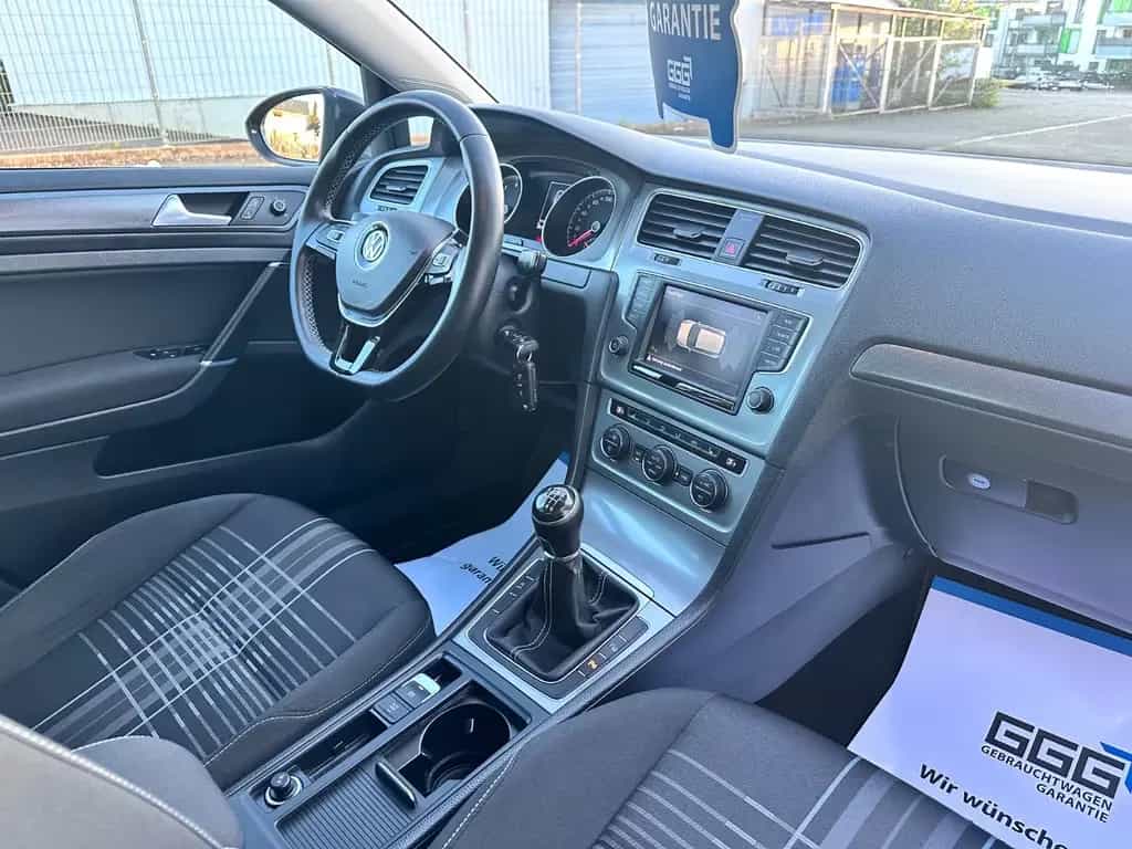 Volkswagen Golf VII 110PS Lounge SitzHz Navi PDC CarPlay 10/2015-photo-12