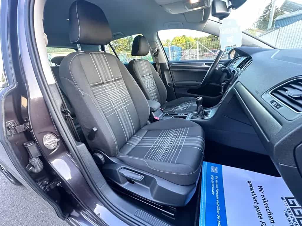 Volkswagen Golf VII 110PS Lounge SitzHz Navi PDC CarPlay 10/2015-photo-13