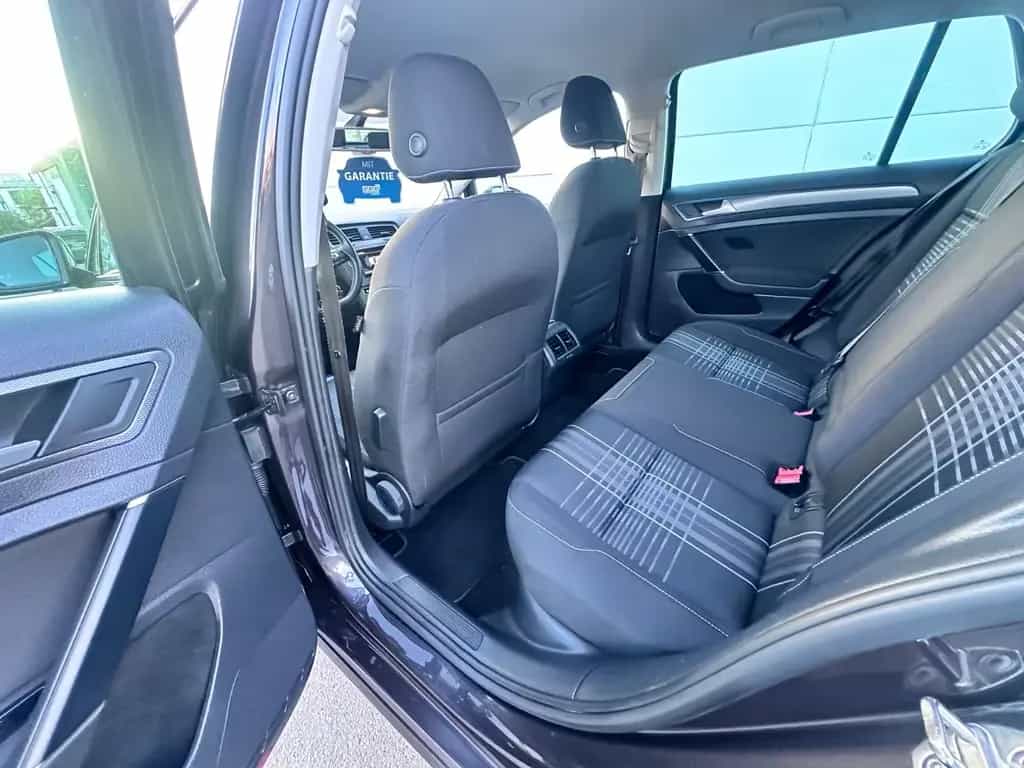 Volkswagen Golf VII 110PS Lounge SitzHz Navi PDC CarPlay 10/2015-photo-16