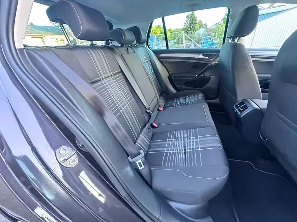 Volkswagen Golf VII 110PS Lounge SitzHz Navi PDC CarPlay 10/2015-photo-17