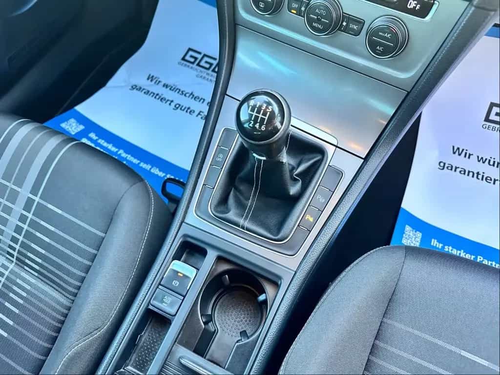 Volkswagen Golf VII 110PS Lounge SitzHz Navi PDC CarPlay 10/2015-photo-20