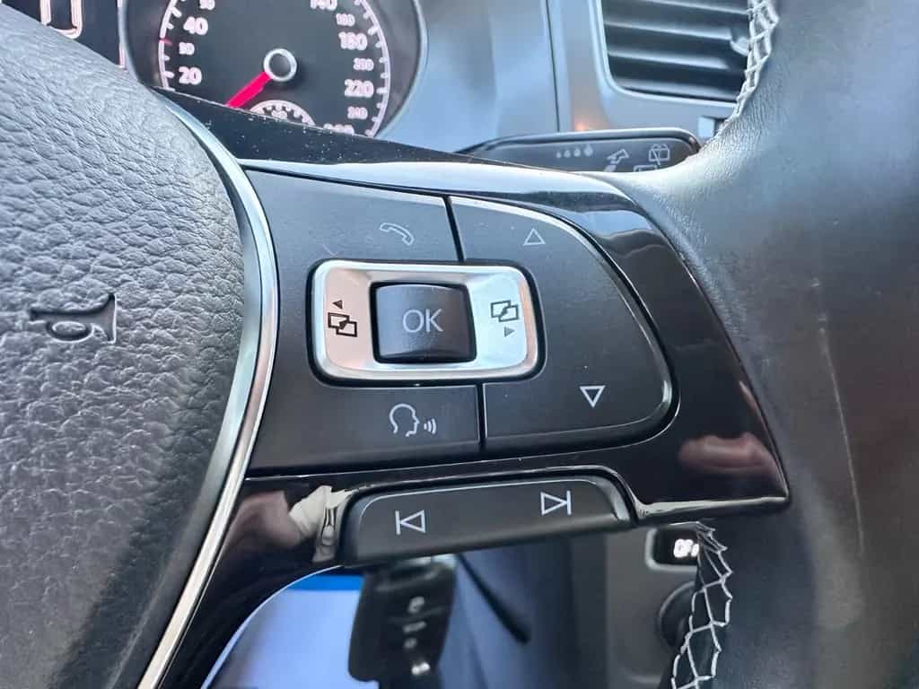 Volkswagen Golf VII 110PS Lounge SitzHz Navi PDC CarPlay 10/2015-photo-21