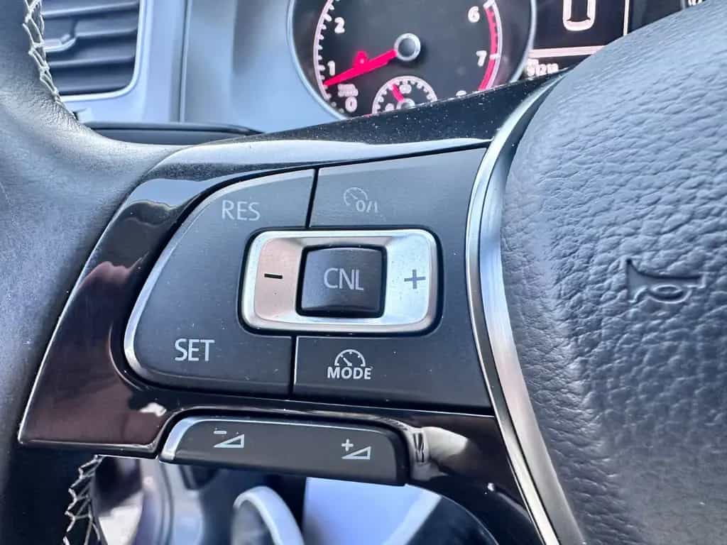Volkswagen Golf VII 110PS Lounge SitzHz Navi PDC CarPlay 10/2015-photo-22