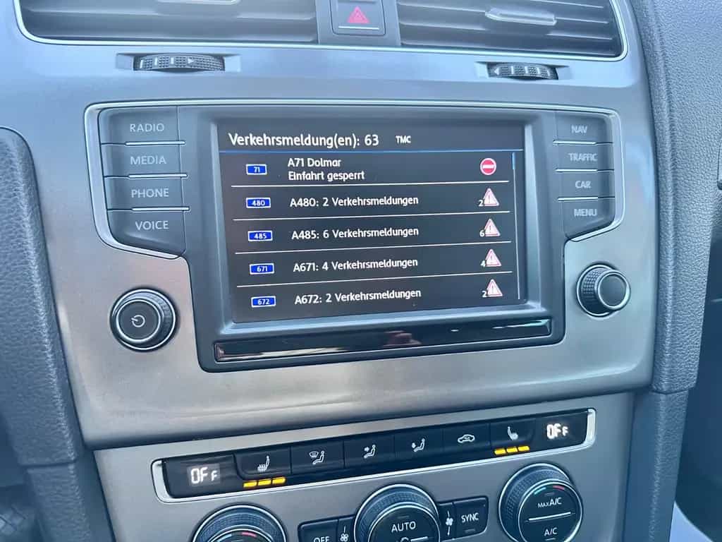 Volkswagen Golf VII 110PS Lounge SitzHz Navi PDC CarPlay 10/2015-photo-29