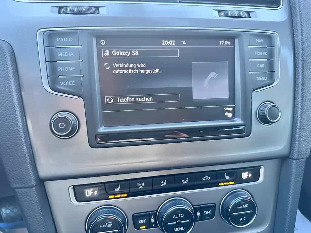 Volkswagen Golf VII 110PS Lounge SitzHz Navi PDC CarPlay 10/2015-photo-30