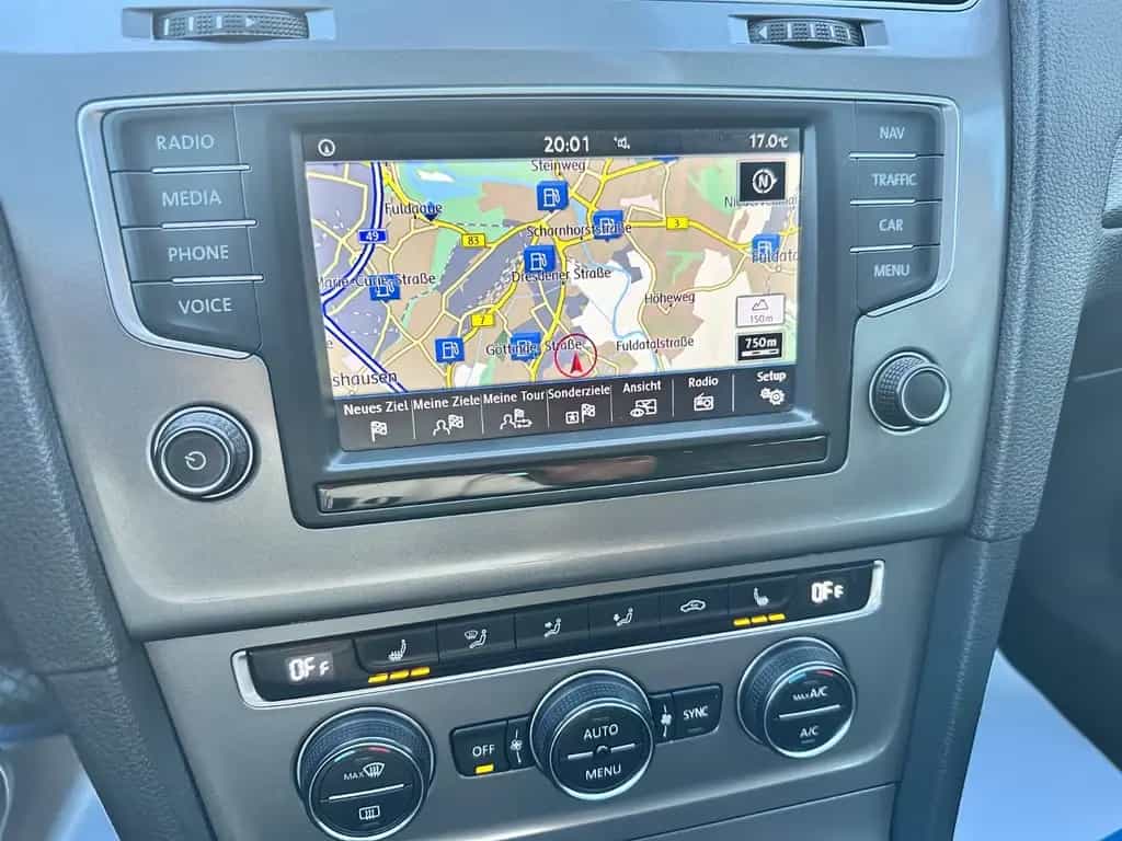 Volkswagen Golf VII 110PS Lounge SitzHz Navi PDC CarPlay 10/2015-photo-33