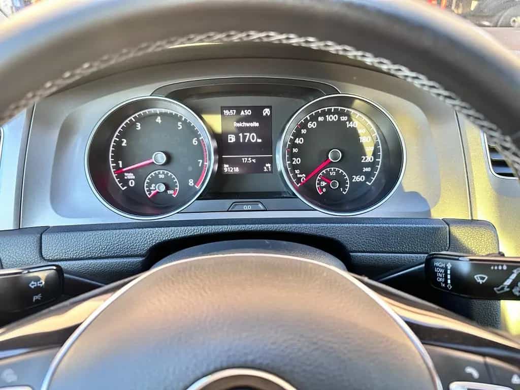 Volkswagen Golf VII 110PS Lounge SitzHz Navi PDC CarPlay 10/2015-photo-35