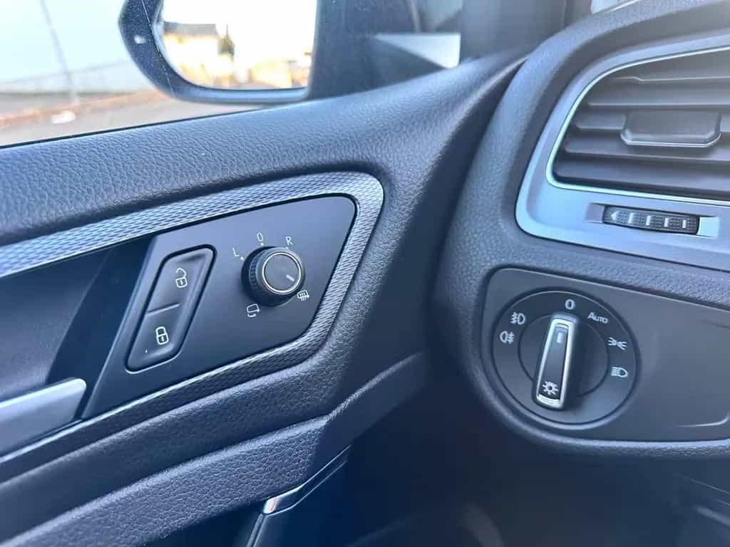 Volkswagen Golf VII 110PS Lounge SitzHz Navi PDC CarPlay 10/2015-photo-36