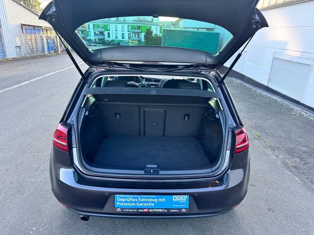 Volkswagen Golf VII 110PS Lounge SitzHz Navi PDC CarPlay 10/2015-photo-37