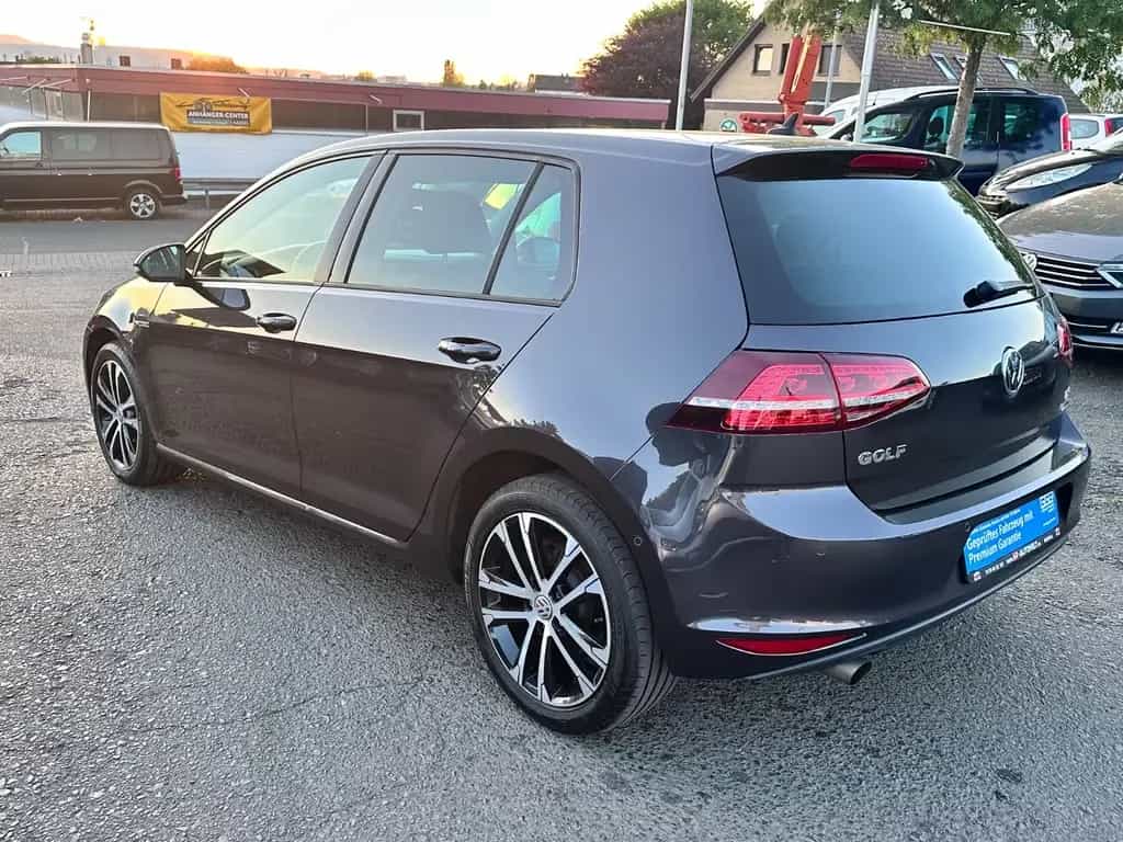 Volkswagen Golf VII 110PS Lounge SitzHz Navi PDC CarPlay 10/2015-photo-5