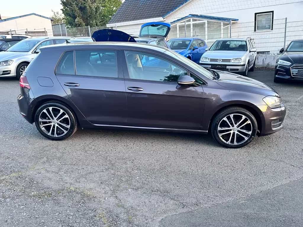Volkswagen Golf VII 110PS Lounge SitzHz Navi PDC CarPlay 10/2015-photo-8