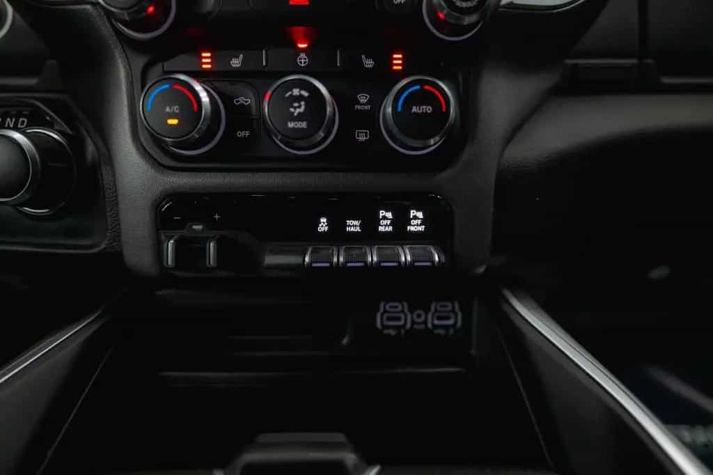 Dodge RAM 5.7 V8 HEMI 4x4 LIMITED NightOffroad LONGBED 08/2021-photo-26