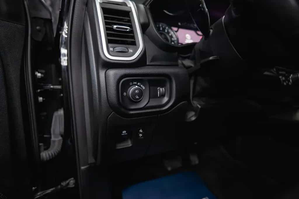 Dodge RAM 5.7 V8 HEMI 4x4 LIMITED NightOffroad LONGBED 08/2021-photo-35