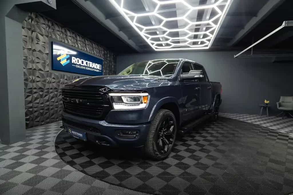 Dodge RAM 5.7 V8 HEMI 4x4 NIGHT-Paket LARAMIE 22 Zoll 10/2021-photo-0