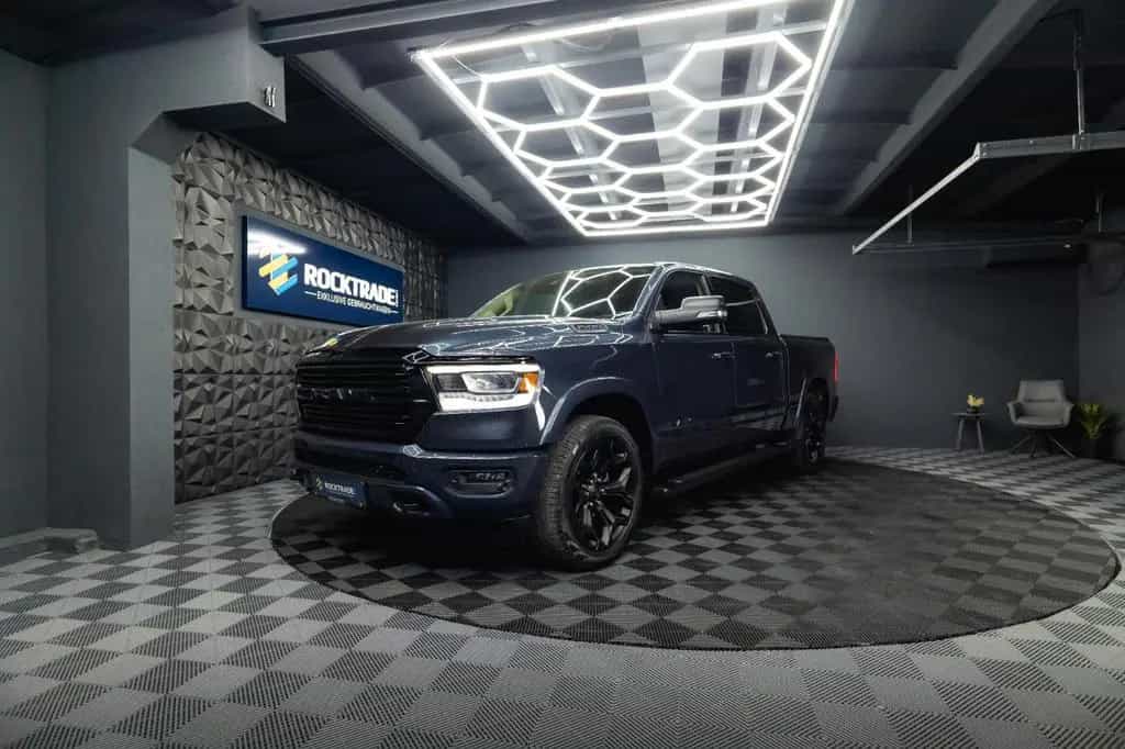 Dodge RAM 5.7 V8 HEMI 4x4 NIGHT-Paket LARAMIE 22 Zoll 10/2021-photo-1
