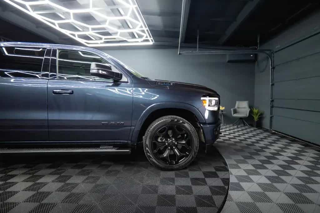 Dodge RAM 5.7 V8 HEMI 4x4 NIGHT-Paket LARAMIE 22 Zoll 10/2021-photo-10