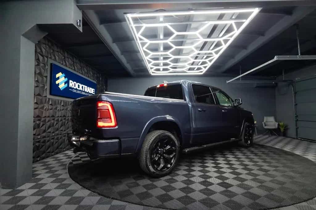 Dodge RAM 5.7 V8 HEMI 4x4 NIGHT-Paket LARAMIE 22 Zoll 10/2021-photo-12