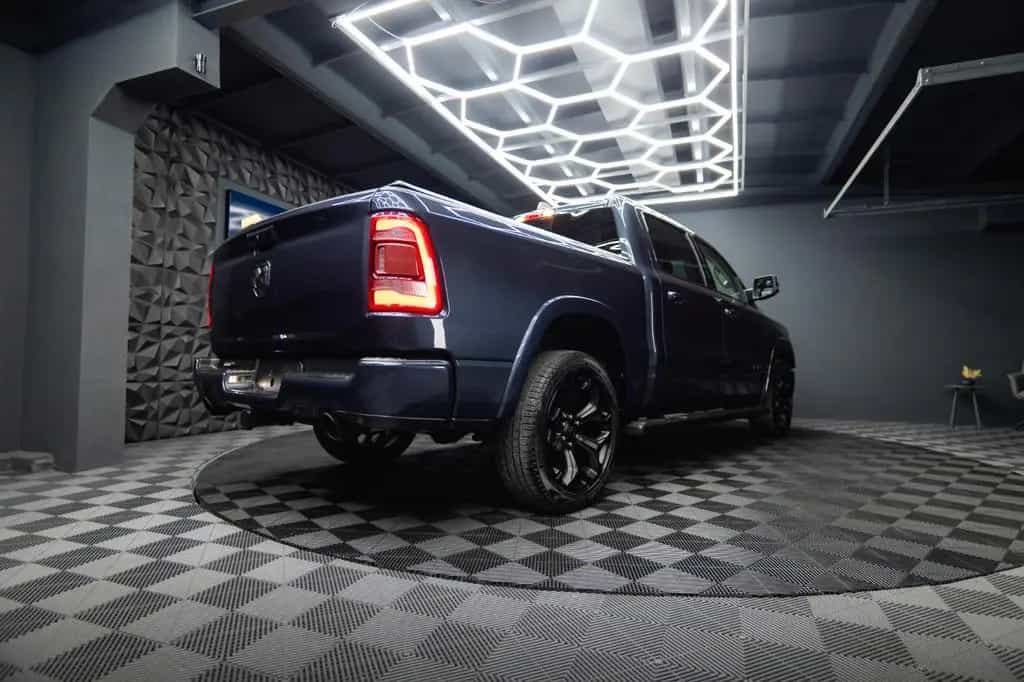 Dodge RAM 5.7 V8 HEMI 4x4 NIGHT-Paket LARAMIE 22 Zoll 10/2021-photo-13