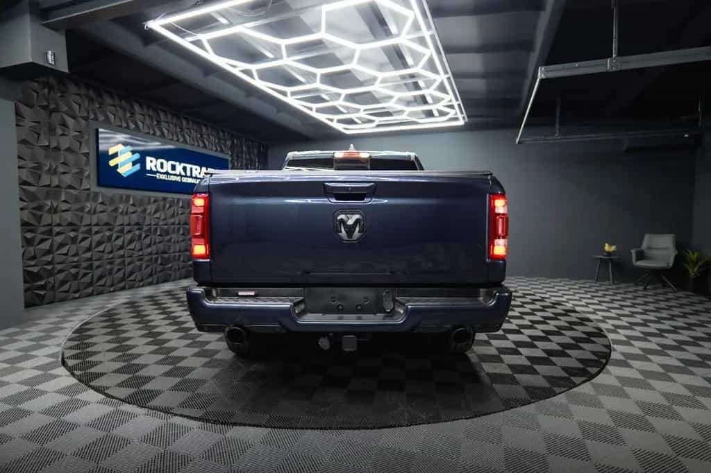 Dodge RAM 5.7 V8 HEMI 4x4 NIGHT-Paket LARAMIE 22 Zoll 10/2021-photo-16